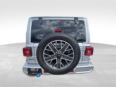 Used 2022 Jeep Wrangler Unlimited Sahara AWD/4WD image 6