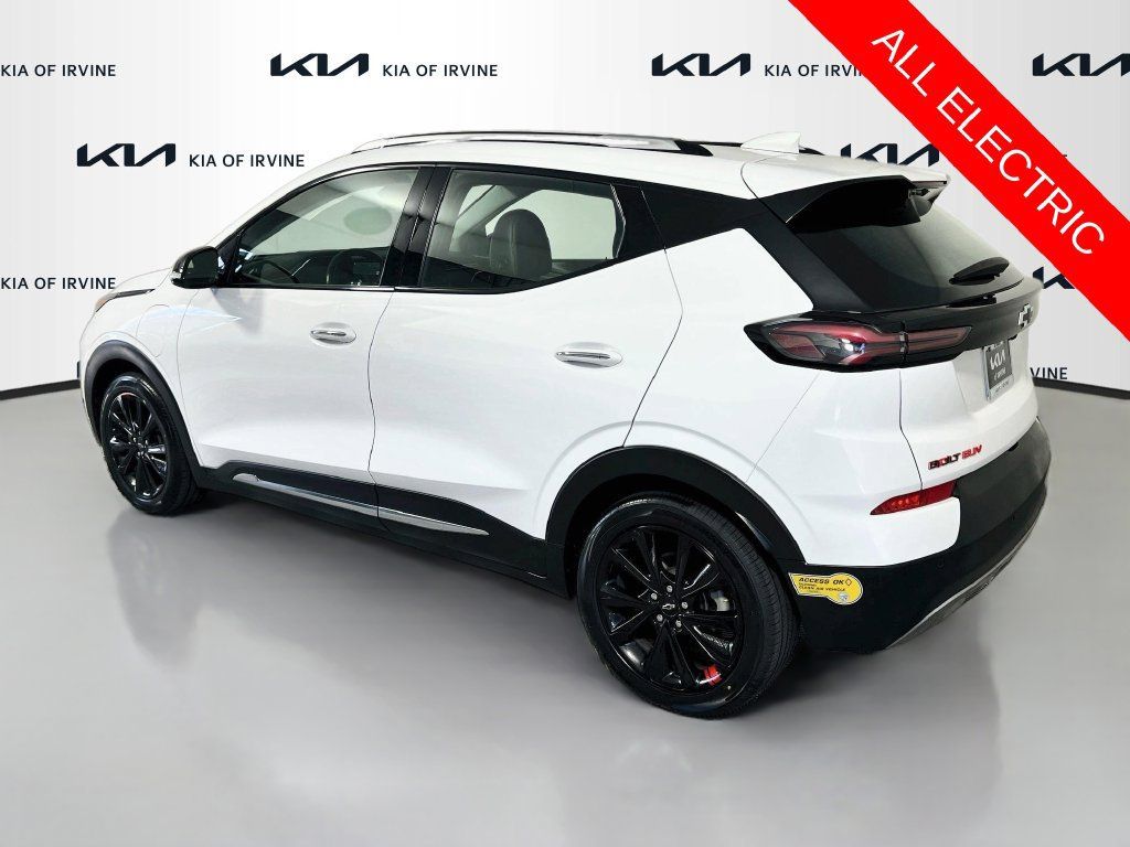 Used 2023 Chevrolet Bolt EUV Premier w/ Sun & Sound Package FWD image 5