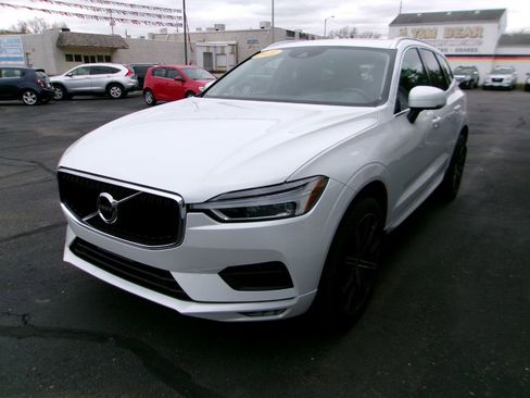 Used 2021 Volvo XC60 T5 Momentum w/ Premium Package image 7