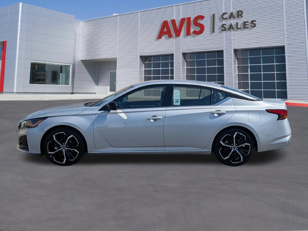 Used 2025 Nissan Altima 2.5 SR FWD image 10