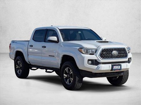 Used 2019 Toyota Tacoma TRD Sport w/ Technology Package RWD image 3
