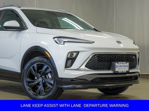 Used 2024 Buick Encore GX Sport Touring image 3