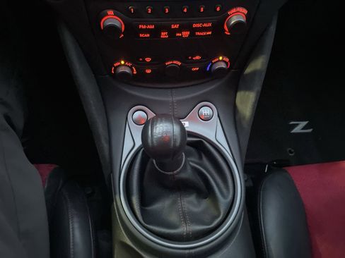 Used 2017 Nissan 370Z NISMO image 12