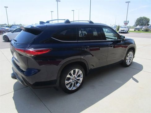 Used 2020 Toyota Highlander Limited image 8