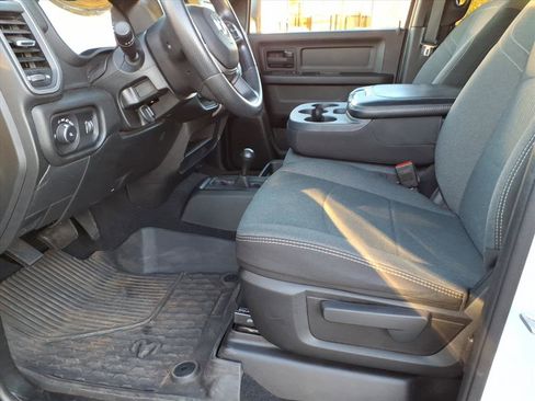 Used 2024 RAM 2500 Tradesman w/ Chrome Appearance Group image 9