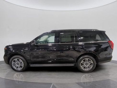 Certified 2025 Ford Expedition Active AWD/4WD image 2