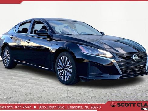 Used 2023 Nissan Altima 2.5 SV image 1