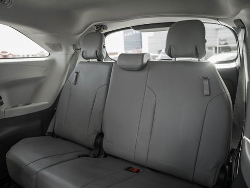 Used 2021 Toyota Sienna XLE image 37