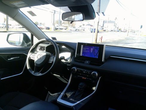 Used 2024 Toyota RAV4 XLE image 24