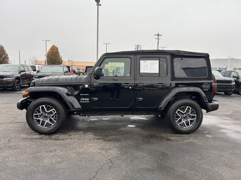 Certified 2024 Jeep Wrangler Sahara w/ Technology Group image 4