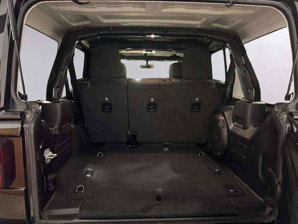 Used 2023 Jeep Wrangler Unlimited Sahara AWD/4WD image 27