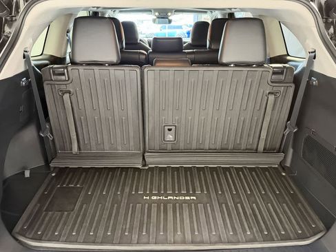 Used 2021 Toyota Highlander XLE image 4