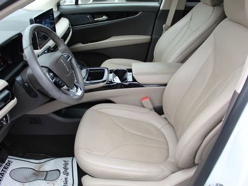 Used 2023 Lincoln Nautilus Reserve image 14