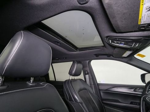 Used 2023 Jeep Grand Cherokee L Altitude image 17