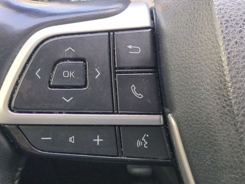 Used 2023 Toyota Highlander XLE FWD image 22