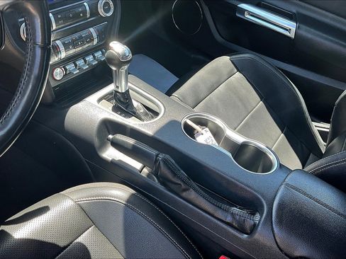 Used 2022 Ford Mustang Premium image 15