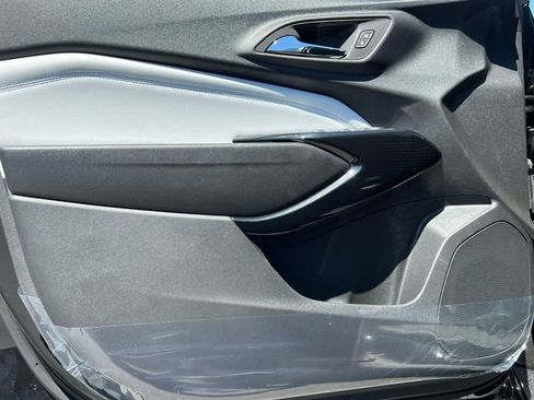 New 2026 Chevrolet Trax LT w/ LT Convenience Package FWD image 11