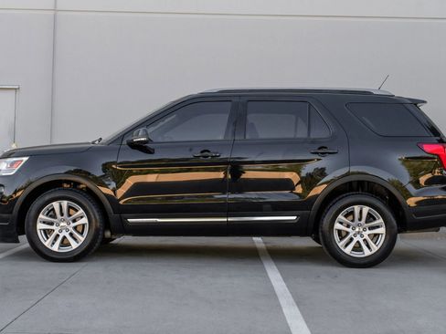 Used 2018 Ford Explorer XLT w/ Equipment Group 202A image 16