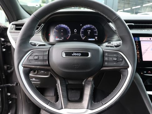 Used 2026 Jeep Grand Cherokee Limited w/ Luxury Tech Group II RWD image 36