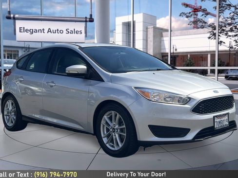 Used 2016 Ford Focus SE FWD image 3