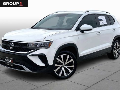 Used 2022 Volkswagen Taos SE image 1