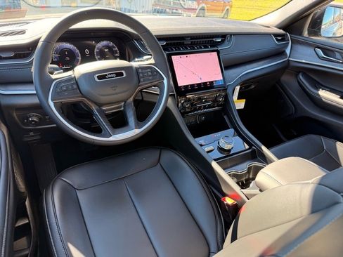 New 2025 Jeep Grand Cherokee Limited image 7