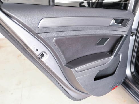 Used 2019 Volkswagen Golf SE FWD image 40