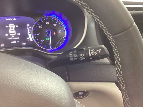 Used 2023 Chrysler Pacifica Touring-L image 22