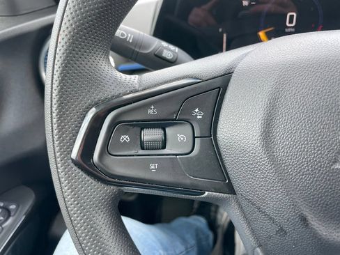 Used 2025 Chevrolet Trax LT FWD image 18