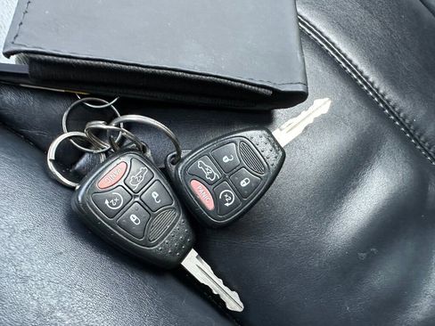 Used 2011 Chrysler 200 Limited image 22