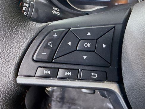 Used 2025 Nissan Versa SR w/ Trunk Package image 14