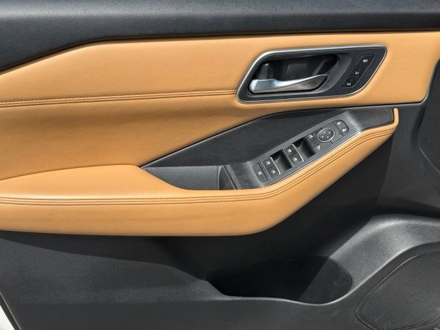 Used 2021 Nissan Rogue Platinum FWD image 11