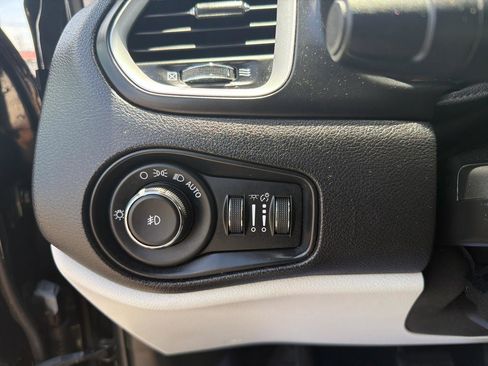 Used 2018 Jeep Renegade Latitude w/ Safety & Security Group AWD/4WD image 14
