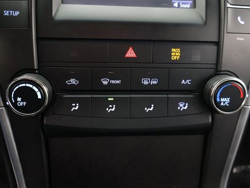 Used 2015 Toyota Camry SE image 42