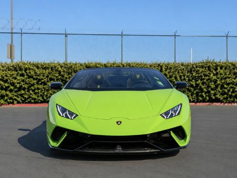 Used 2019 Lamborghini Huracan Performante AWD/4WD image 2