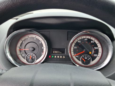 Used 2016 Dodge Grand Caravan SXT FWD image 19