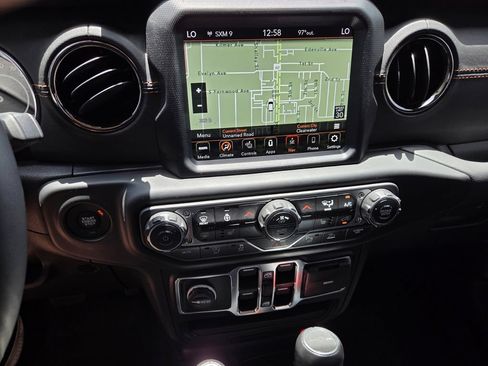 Used 2023 Jeep Gladiator Overland AWD/4WD image 21