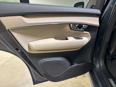 New 2026 Volvo XC90 B6 Plus w/ Protection Package Premier image 20