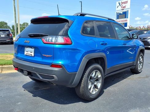Used 2019 Jeep Cherokee Trailhawk w/ Cold Weather Group AWD/4WD image 3