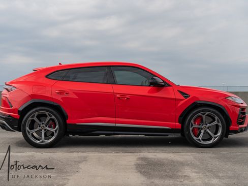 Used 2019 Lamborghini Urus AWD/4WD image 9
