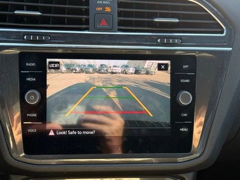 Certified 2022 Volkswagen Tiguan SE R-Line image 23