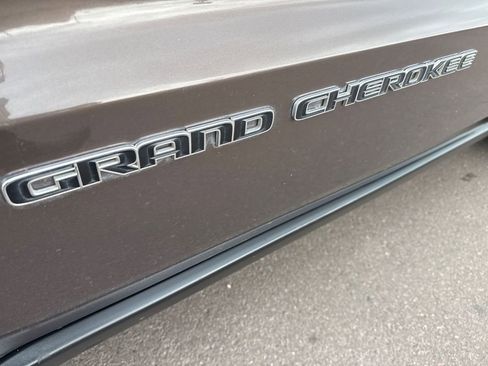 Used 2017 Jeep Grand Cherokee Limited AWD/4WD image 12