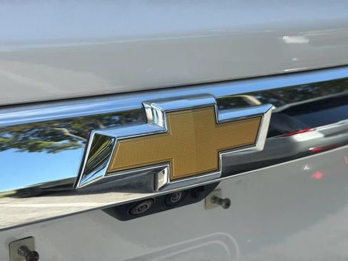 Used 2021 Chevrolet Traverse Premier FWD image 9