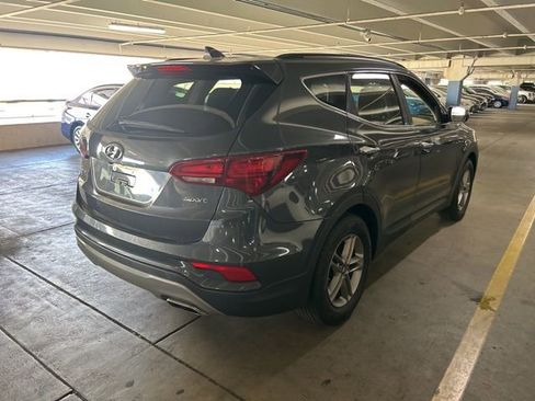 Used 2017 Hyundai Santa Fe Sport image 2