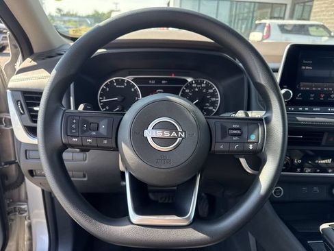 Used 2023 Nissan Rogue SV AWD/4WD image 16