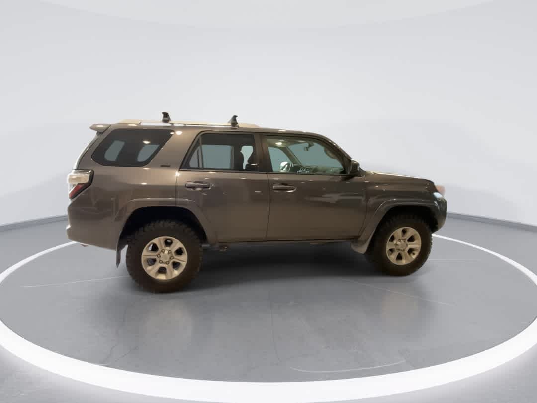Used 2017 Toyota 4Runner SR5 AWD/4WD image 9
