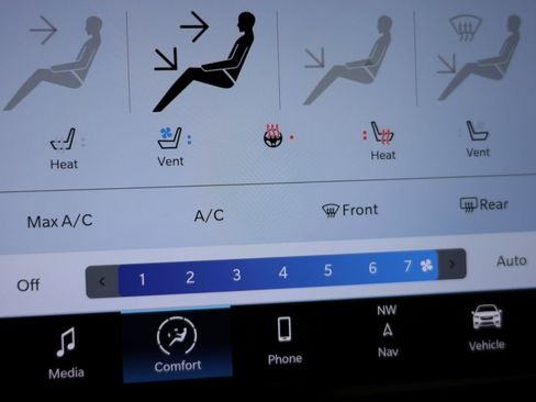 Used 2022 Chrysler Pacifica Limited image 9