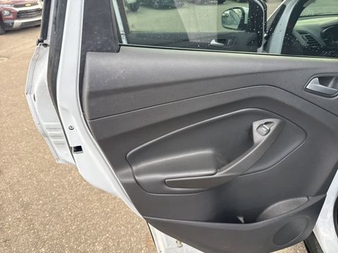 Used 2019 Ford Escape SE image 18