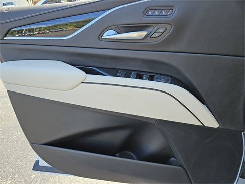 Certified 2024 Cadillac Escalade Sport w/ LPO, ONYX Package image 31