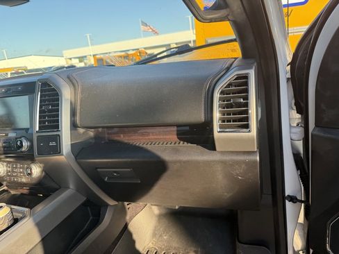 Used 2015 Ford F150 Platinum w/ Equipment Group 701A Luxury image 19